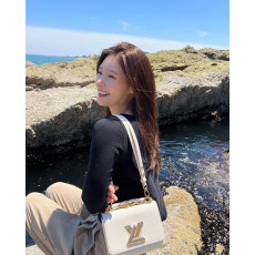 [다이아 정채연] LOUIS VUITTON 루이비통 트위스트백 MM M50282