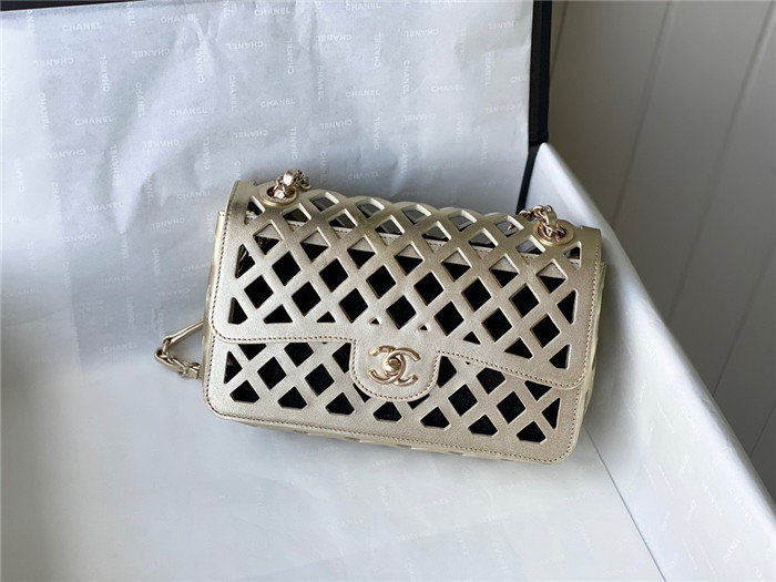 CHANEL 샤넬 카프스킨 플랩백 메탈 AS2370