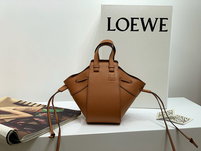 ★(판매완료)★ LOEWE 로에베 미니 해먹백 봄신상 L108001 국내배송건