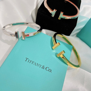 ★(판매완료)★ Tiffany & Co 티파니 T 스퀘어 브레이슬릿 팔찌 로즈골드 국내배송건