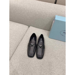  PRADA 프라다 여성용 로퍼 P20550