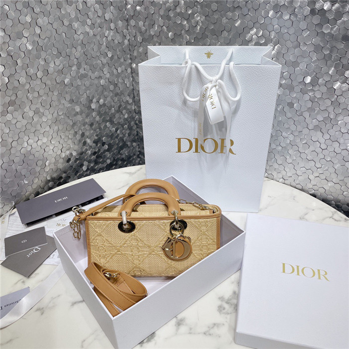 Dior 디올 레이디 D-JOY M0540