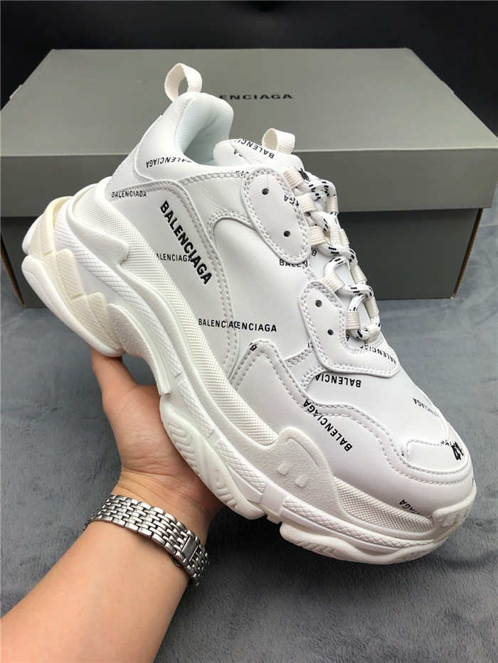 ★(판매완료)★ Balenciaga 발렌시아가 트리플s i8 국내배송건