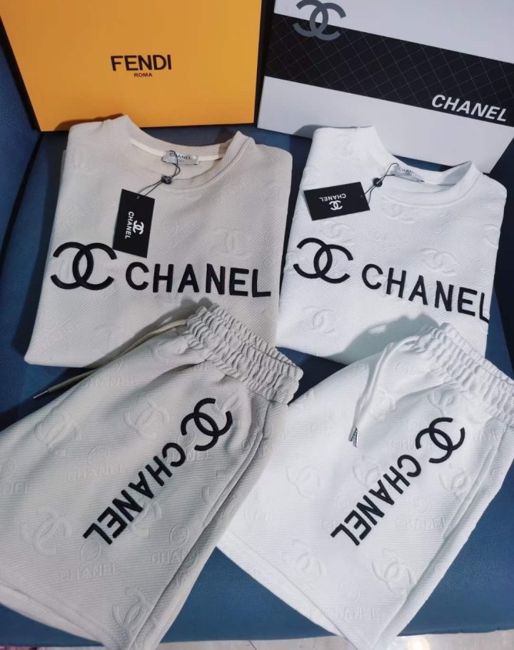 Chanel 샤넬 엠보몰드 오버세트