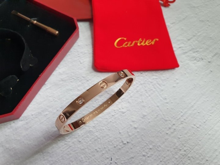 Cartier 까르띠에 러브팔찌 4다이아 여성용