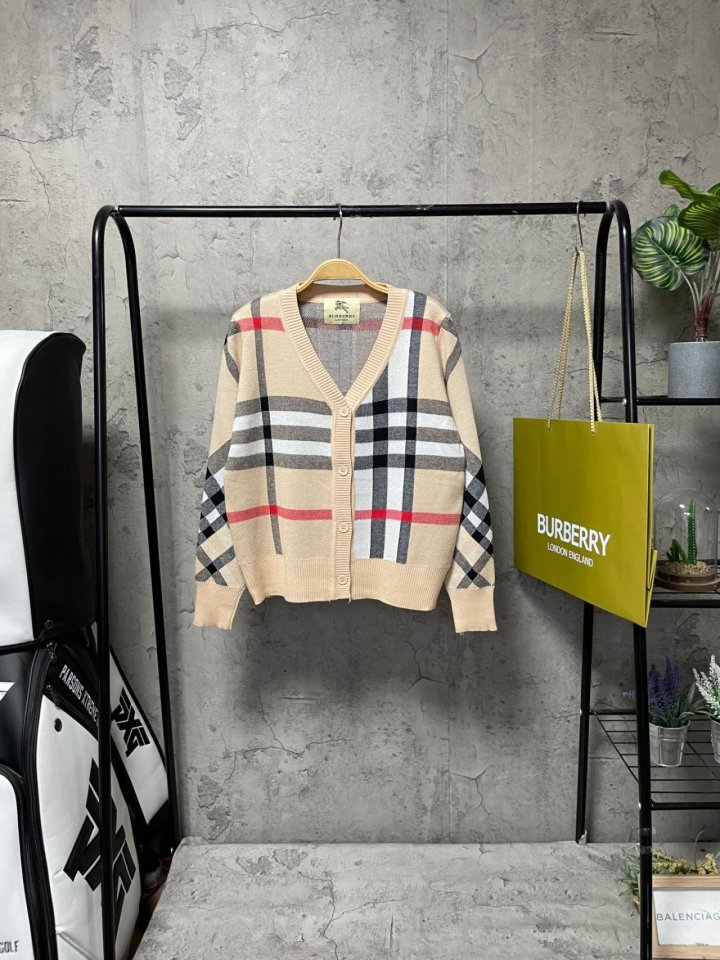 Burberry  버버리 B체크 가디건