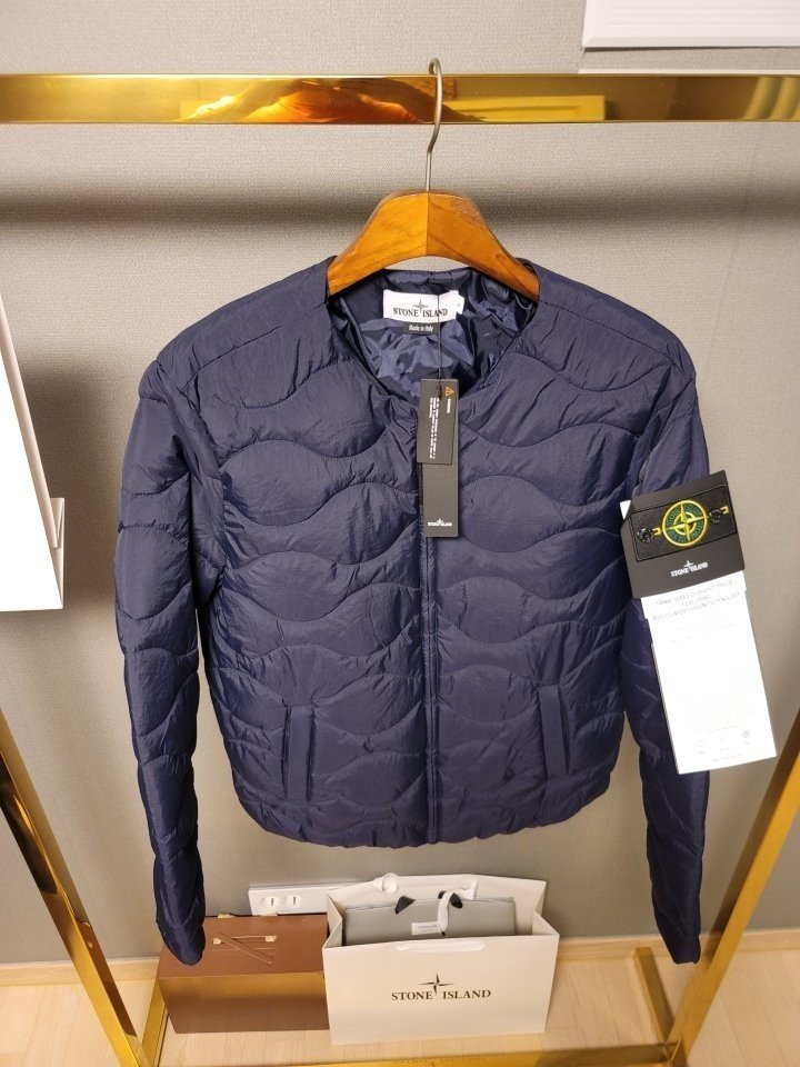 STONE ISLAND 스톤아일랜드 누빔 경량 패딩