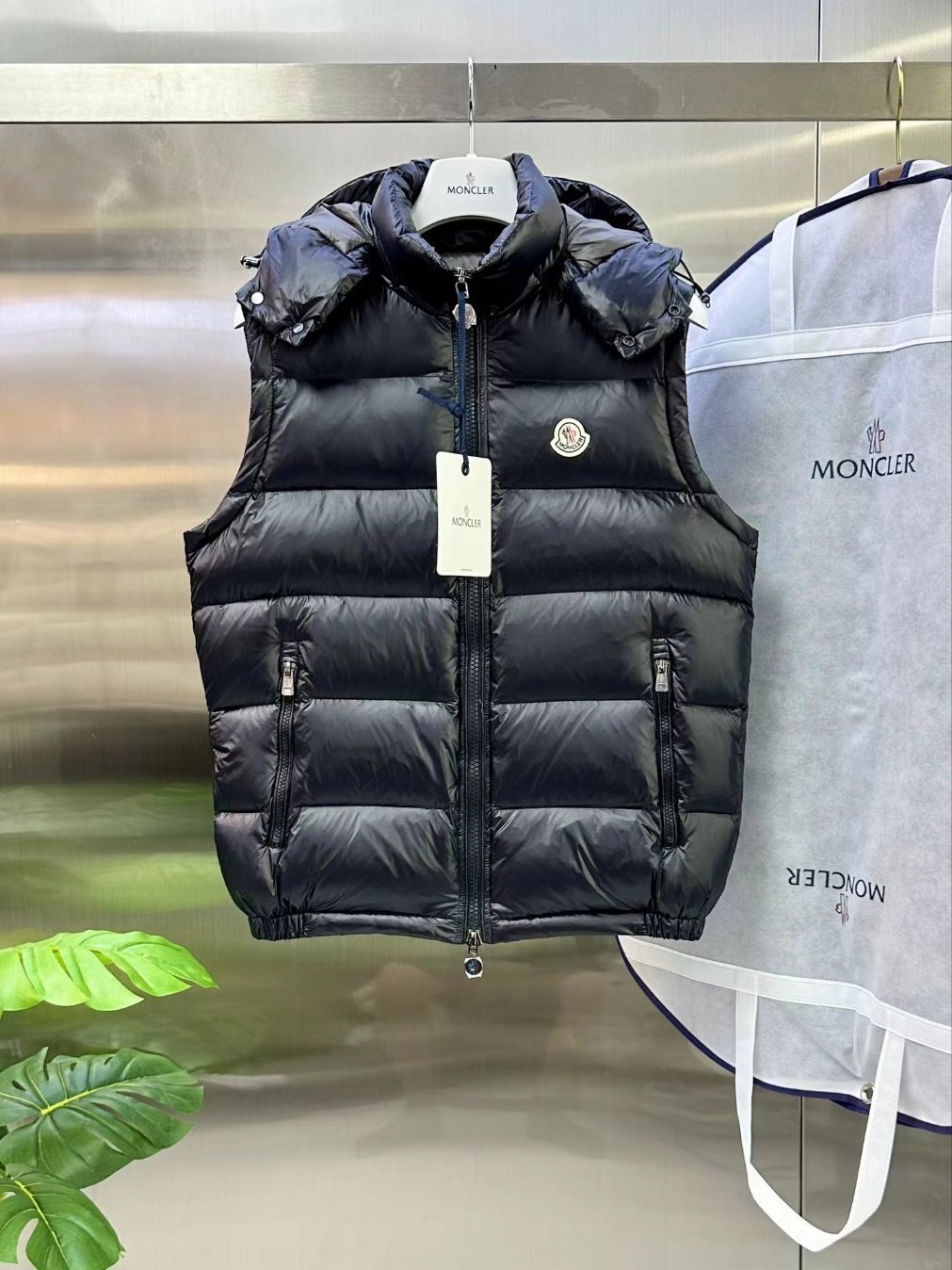 MONCLER 몽클레어 보메스 다운패딩조끼 (2컬러)