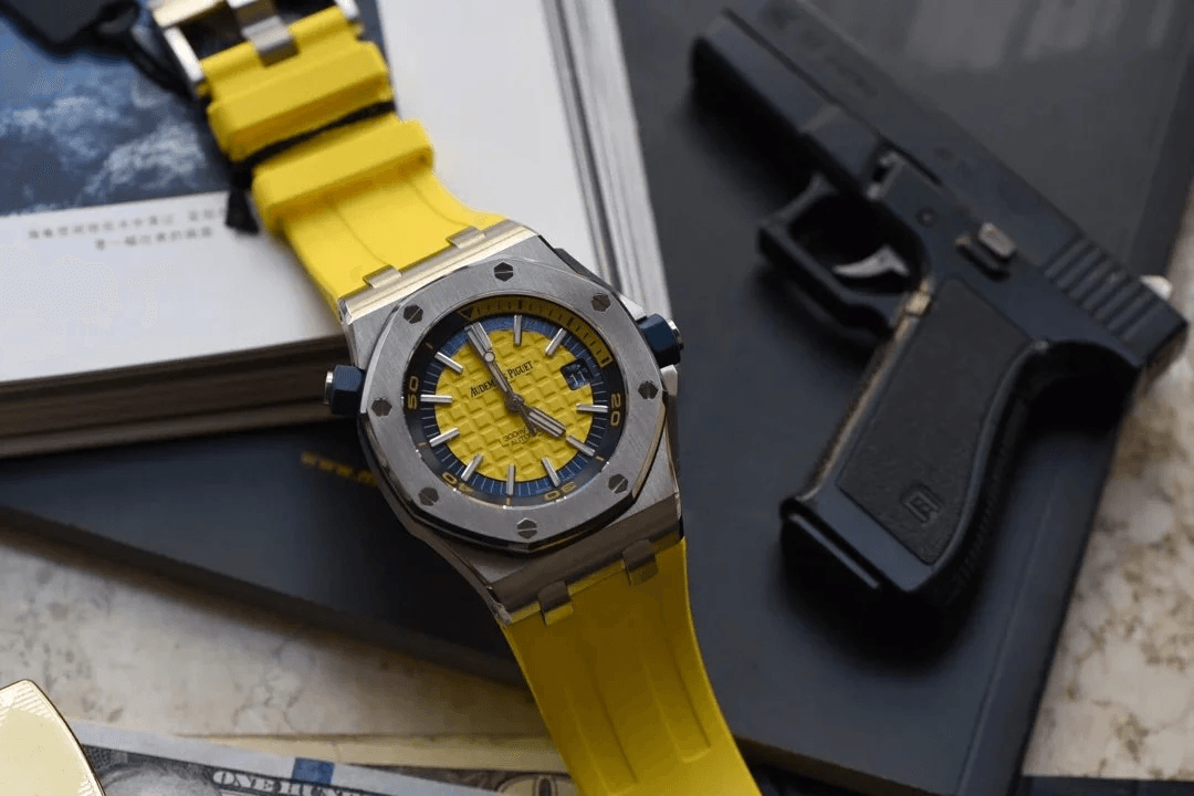 AUDEMARS PIGUET  오데마피게 로얄오크 오프쇼어 다이버 옐로우 러버밴드