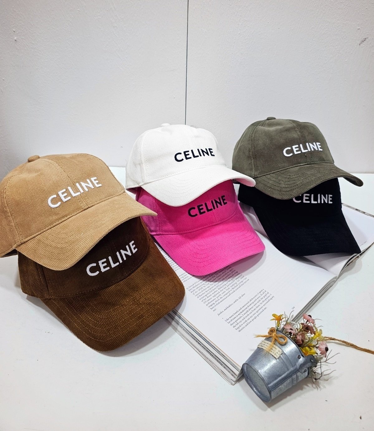 CELINE 셀린느 글씨골지 볼캡 수입