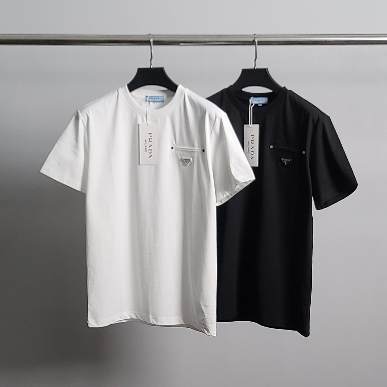 PRADA 프라다 포켓포인트 라운드 반팔티