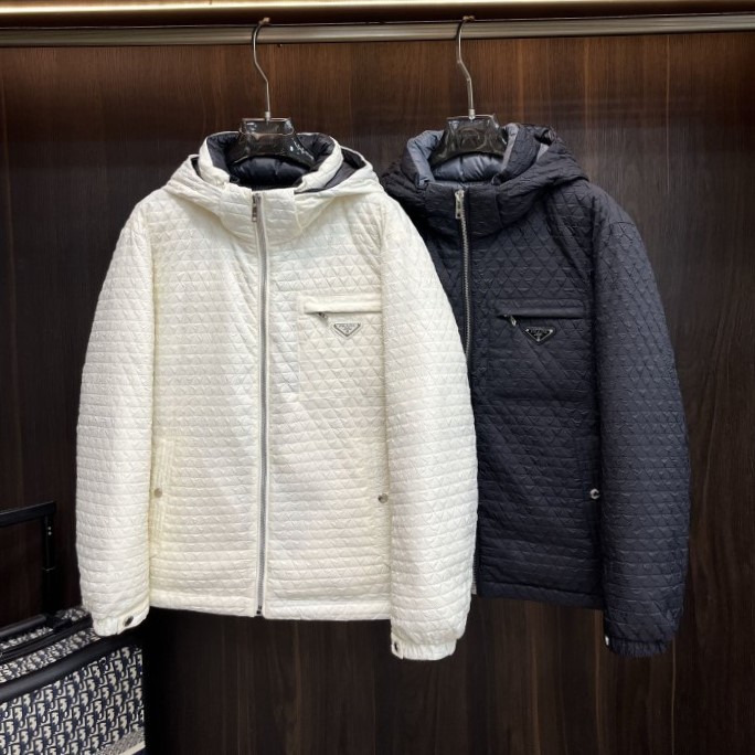 PRADA 프라다 메탈 플레이트 텍스처 다운 패딩