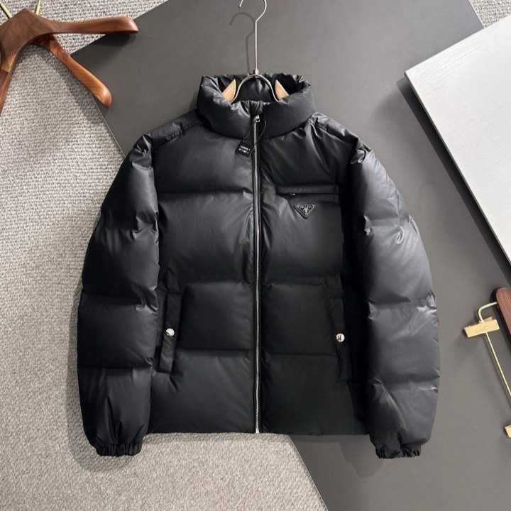 PRADA 프라다 메탈 플레이트 다운 패딩 2COLOR