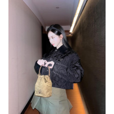 [에스파 카리나] PRADA 프라다 퀼팅 카라 패딩