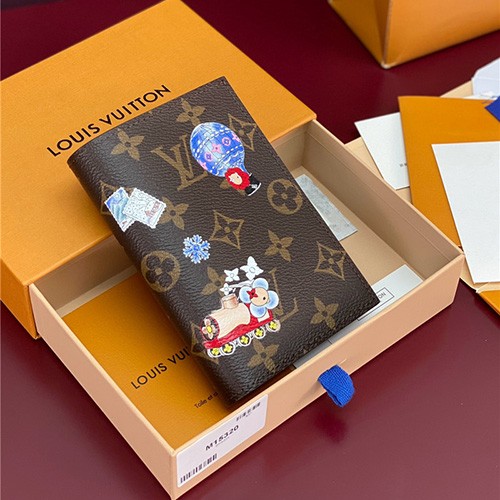 LOUIS VUITTON 루이비통 패스포트 커버 여권지갑 M15320