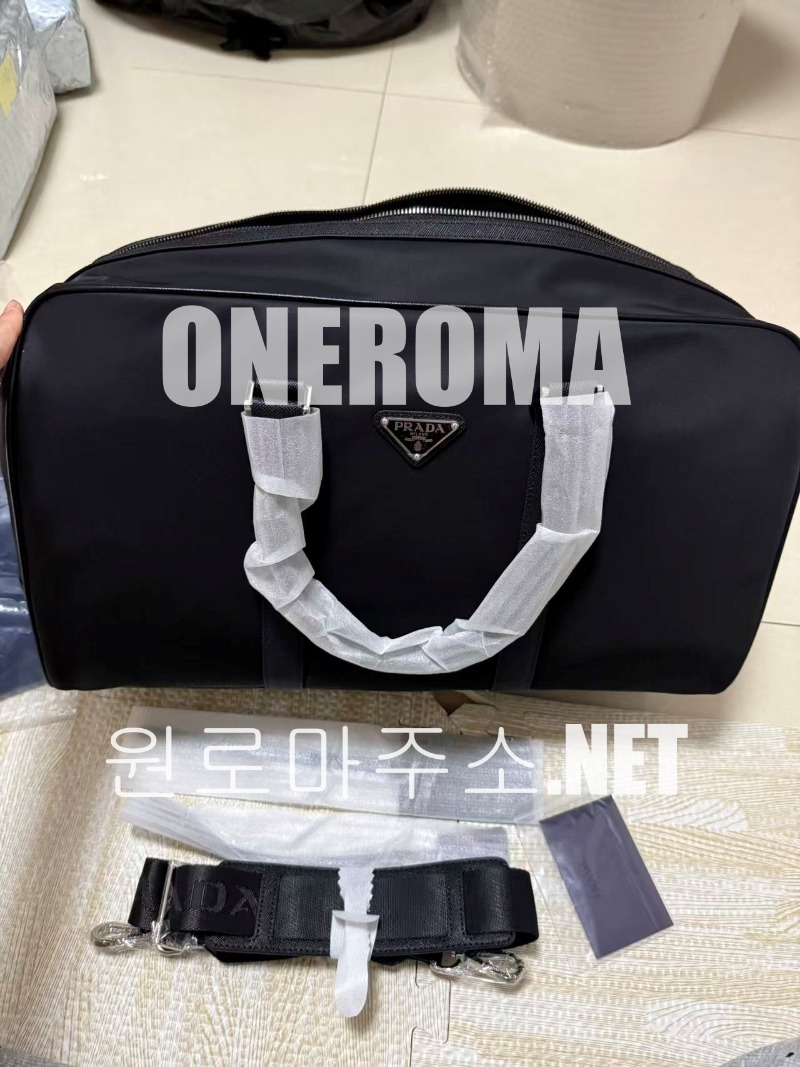 프라다 리나일론 사피아노 더플백