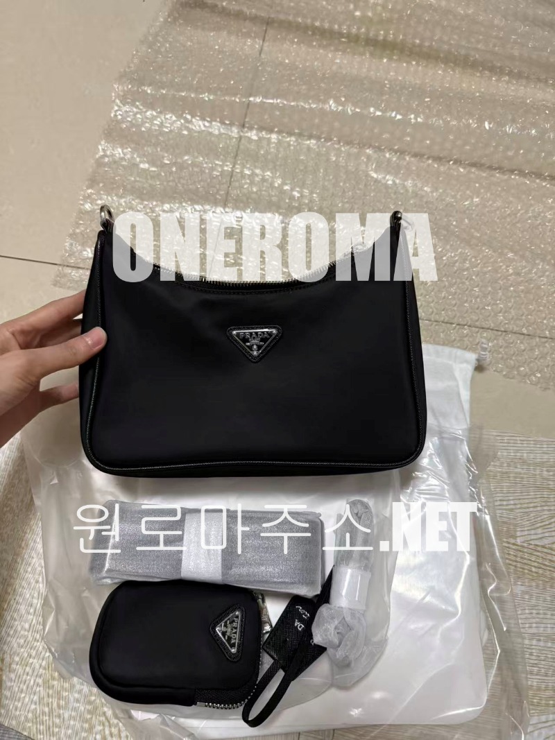 프라다 리에디션 2005 리나일론 백