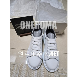 알렉산더 맥퀸 화이트 탭 오버솔 야광