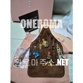 미우미우 스웨이드 백 트릭 오크