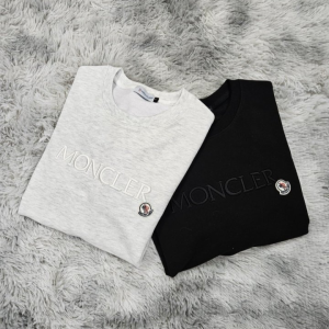 MONCLER 몽클레어 엠보 패치 맨투맨