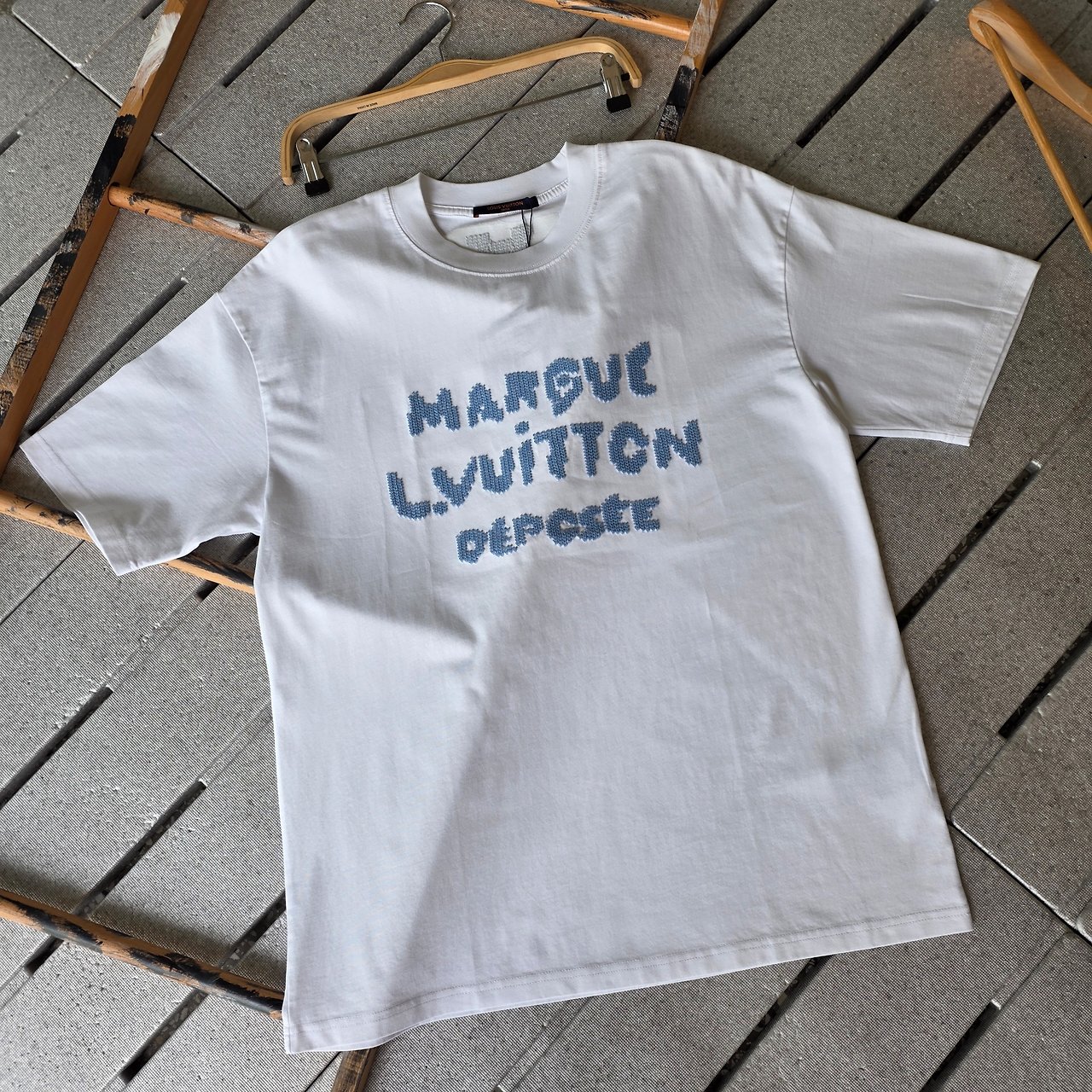 LOUIS VUITTON 루이비통 엠브로이더 시그니처 티셔츠