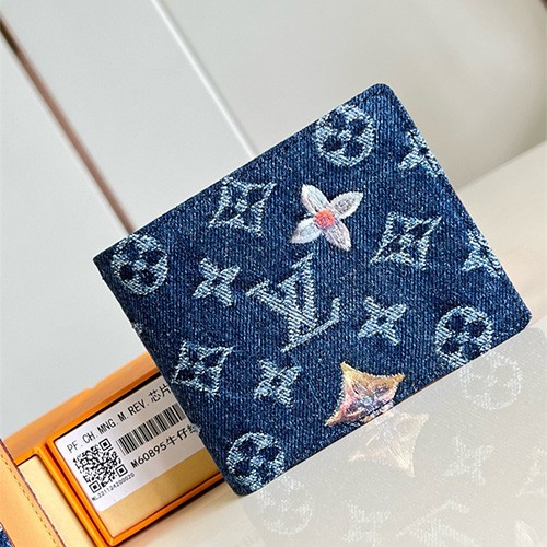 GUCCI 구찌 멀티플 반지갑 M60895
