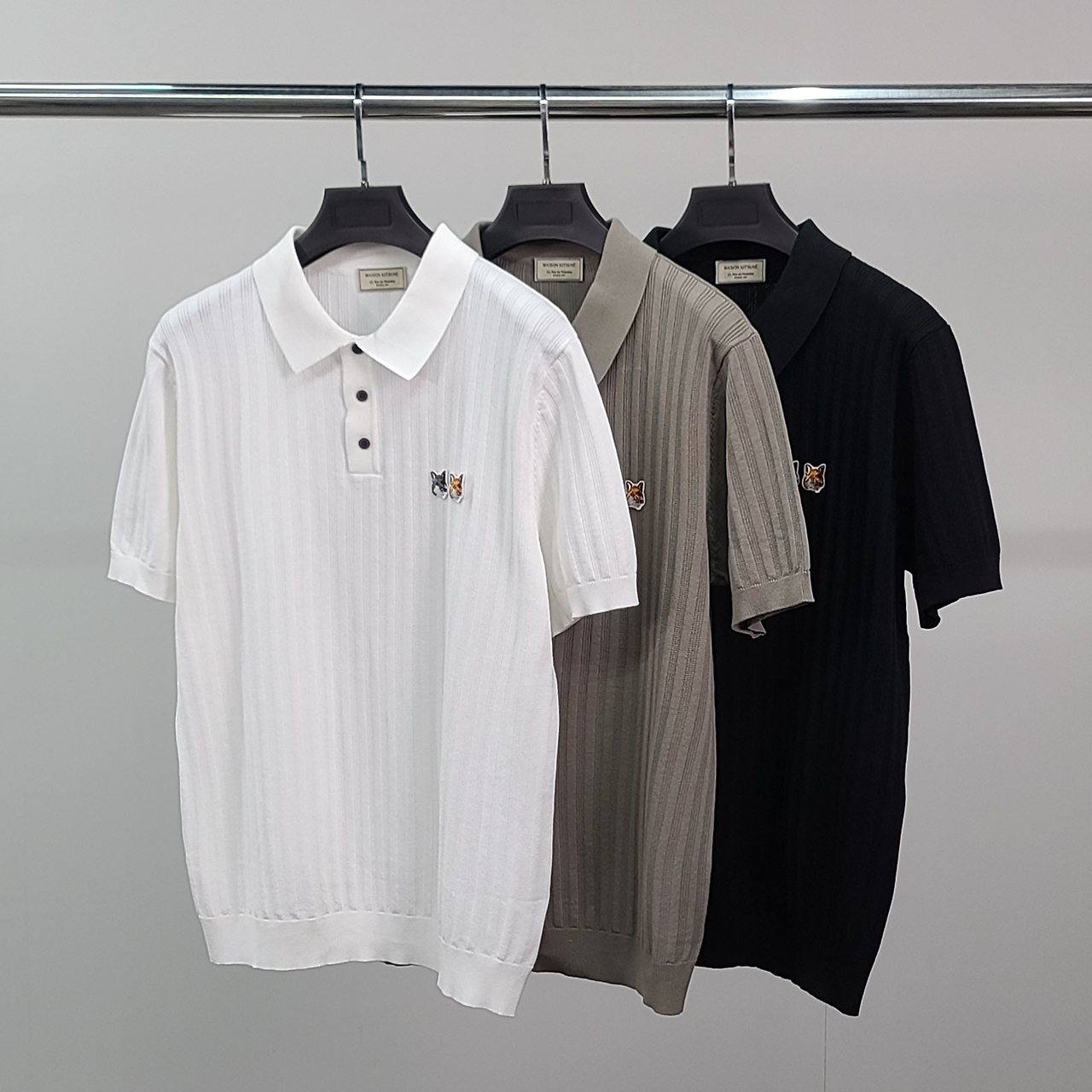 MAISON KITSUNE 메종키츠네 더블폭스 세로줄 반팔 카라 니트