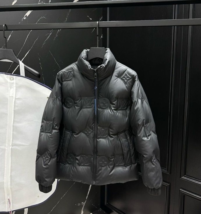 LOUIS VUITTON 루이비통 25061 엠보 다운 패딩 자켓